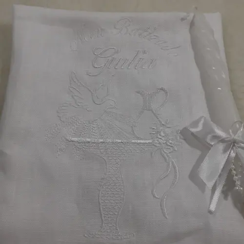 Kit Toalha Batizado Cambraia de Linho Bordada Vela Decorada