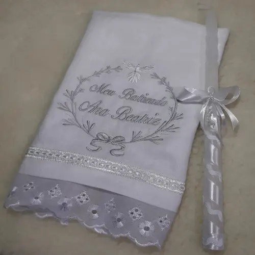 Kit Toalha Batizado Cambraia de Linho Bordada Vela Decorada