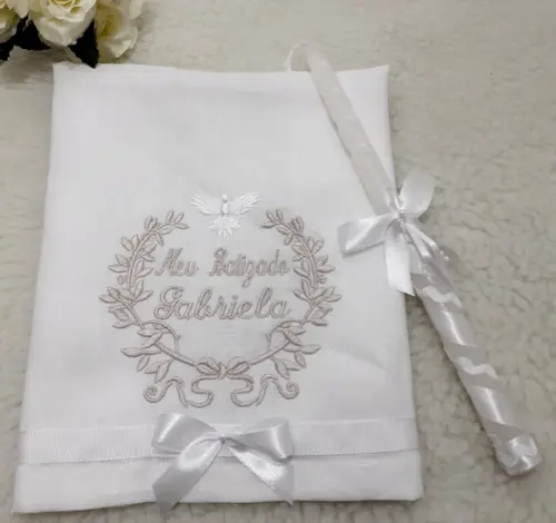 Kit Toalha Batizado Cambraia de Linho Bordada Vela Decorada