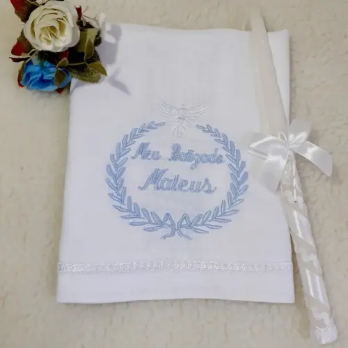Kit Toalha Batizado Cambraia de Linho Bordada Vela Decorada