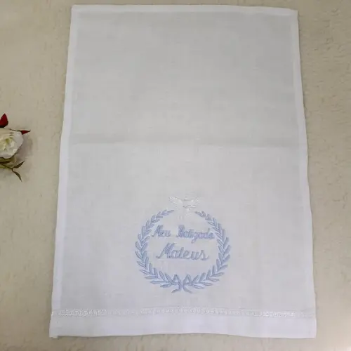 Kit Toalha Batizado Cambraia de Linho Bordada Vela Decorada