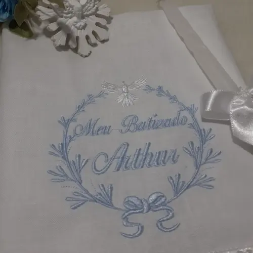 Kit Toalha Batizado Cambraia de Linho Bordada Vela Decorada
