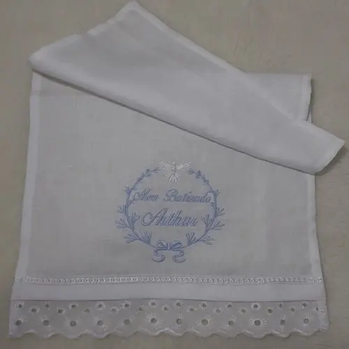 Kit Toalha Batizado Cambraia de Linho Bordada Vela Decorada