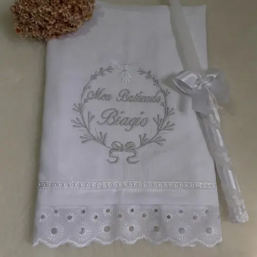Kit Toalha Batizado Cambraia de Linho Bordada Vela Decorada