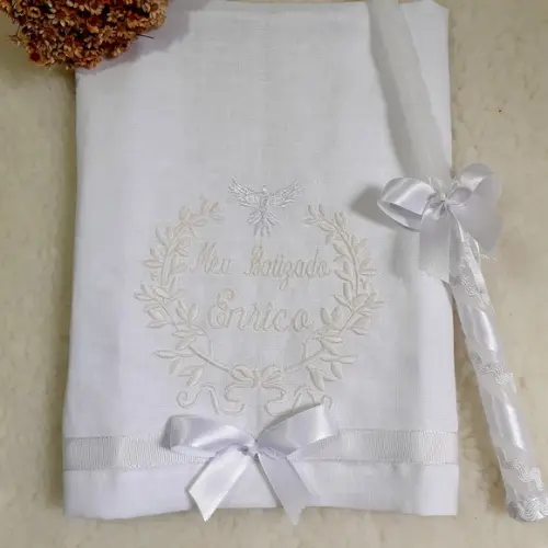 Kit Toalha Batizado Cambraia de Linho Bordada Vela Decorada