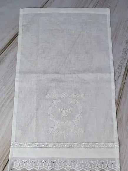 Kit Toalha Batizado Cambraia de Linho Bordado Branco Vela