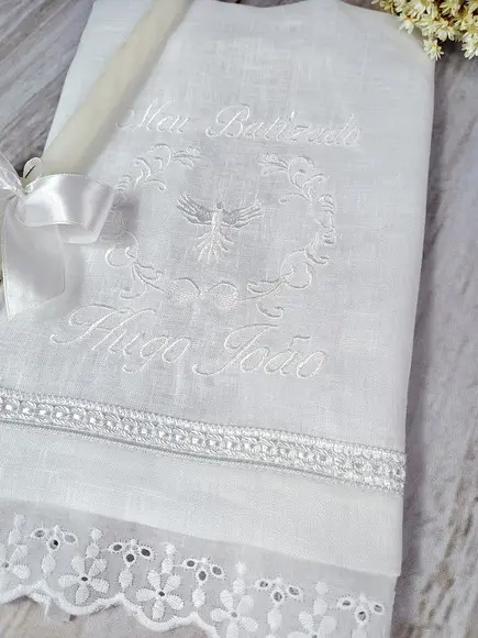 Kit Toalha Batizado Cambraia de Linho Bordado Branco Vela