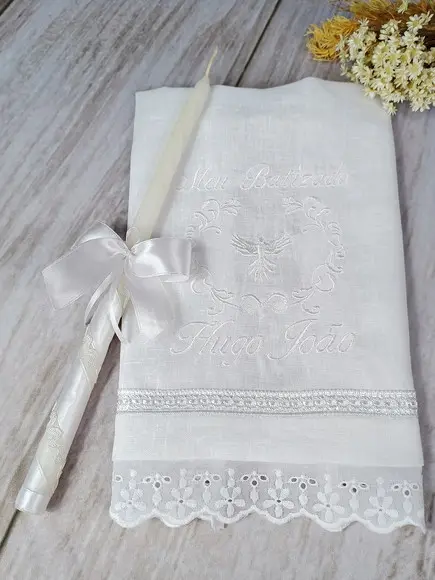Kit Toalha Batizado Cambraia de Linho Bordado Branco Vela