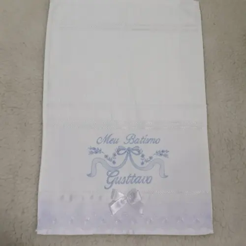 Kit Toalha Batizado Menino Bordada e Vela Decorada