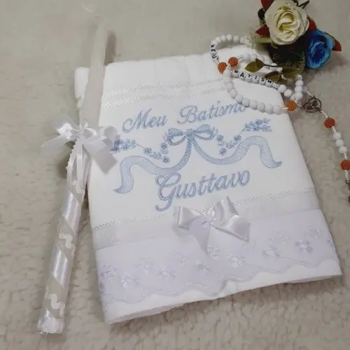 Kit Toalha Batizado Menino Bordada e Vela Decorada