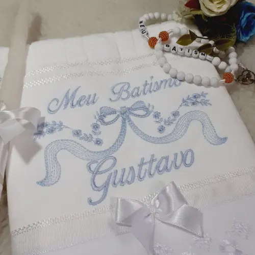 Kit Toalha Batizado Menino Bordada e Vela Decorada