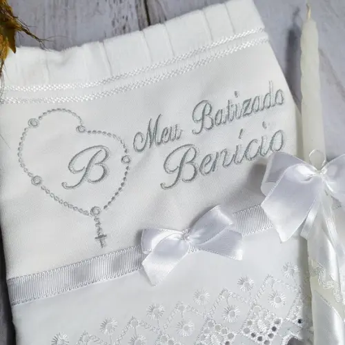 Kit Toalha Batizado Personalizada Terço Cinza e Vela Menino