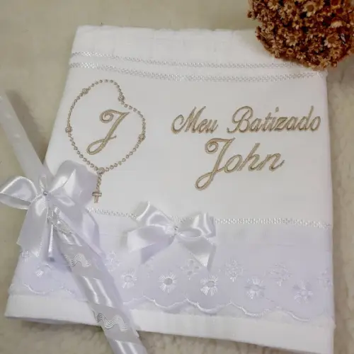 Kit Toalha de Batizado e Vela Decorada Terço Menino