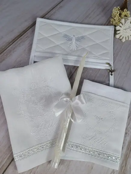 Kit Toalha de Batizado Fralda Bordada Vela e Embalagem