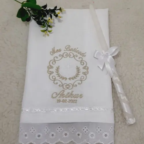 Toalha Batismo Cambraia de Linho Bordada Nome Vela Decorada