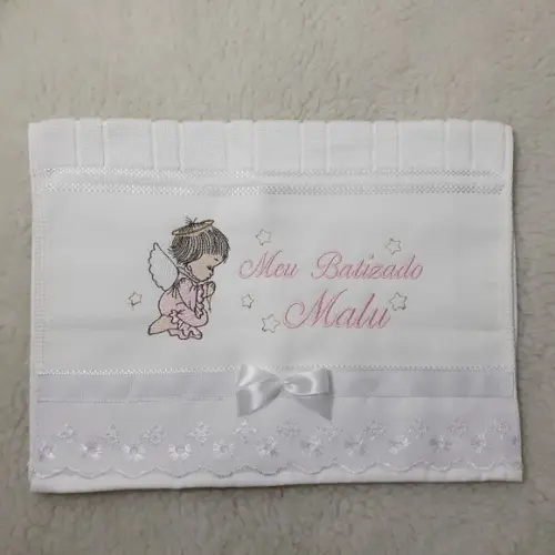 Toalha Batizado Bordada Anjinho Menina e Vela Decorada