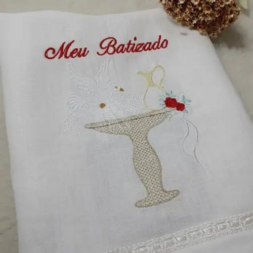 Toalha Batizado Cambraia de Linho Bordada Branco e Vermelho