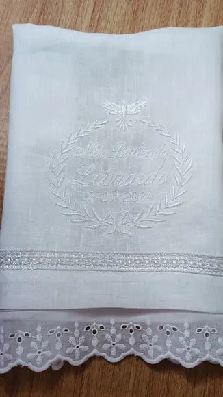 Toalha Batizado Cambraia de Linho Bordada Espirito Santo