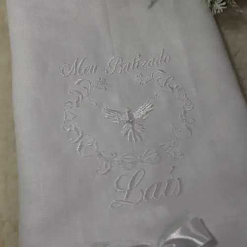 Toalha Batizado Cambraia de Linho Bordada Personalizada