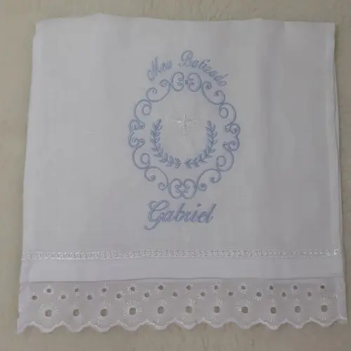 Toalha Batizado Cambraia de Linho com Nome Vela Decorada