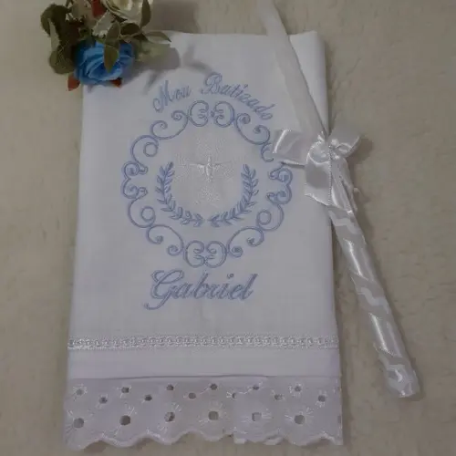 Toalha Batizado Cambraia de Linho com Nome Vela Decorada