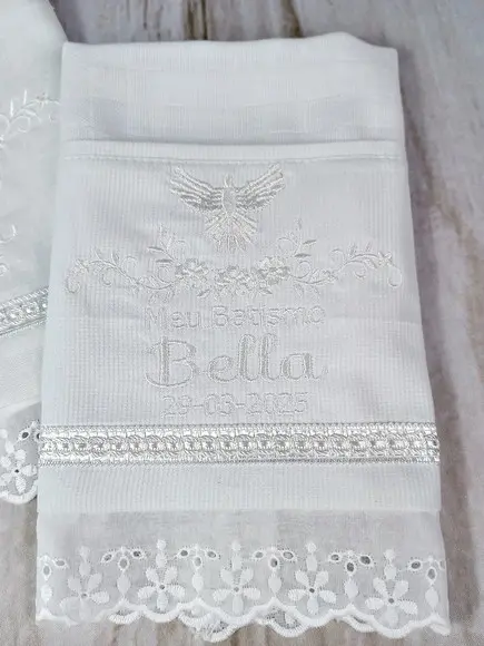 Toalha Batizado Cambraia Linho Bordada e Fralda Boca Menina