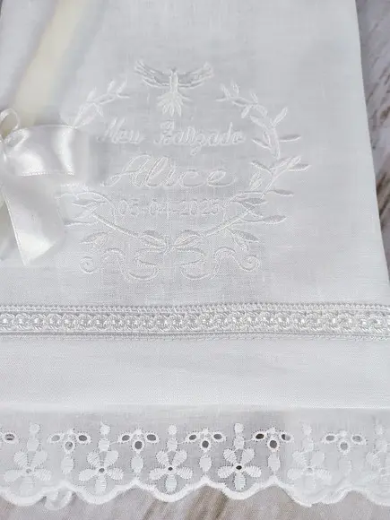 Toalha Batizado Cambraia Linho Espírito Santo Vela Decorada