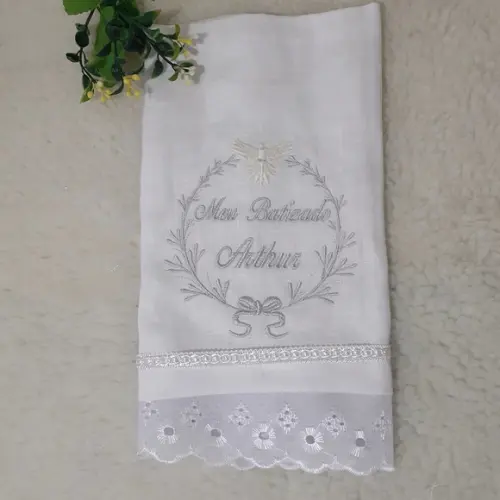 Toalha Batizado Cambraia Linho Personalizada Vela Decorada