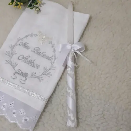 Toalha Batizado Cambraia Linho Personalizada Vela Decorada