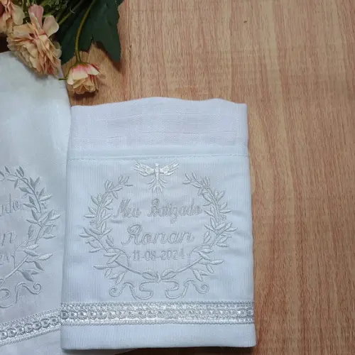 Toalha Batizado Cambraia Linho Vela Decorada e Fralda Boca