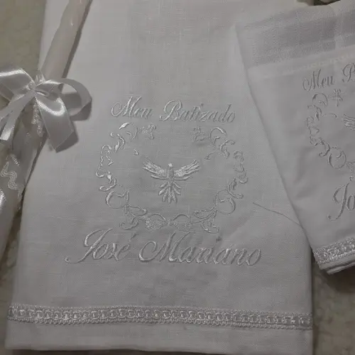 Toalha Batizado Cambraia Linho Vela e Fralda Bordado Branco