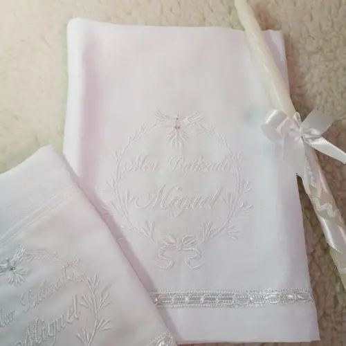 Toalha Batizado Cambraia Linho Vela e Fralda Bordado Branco