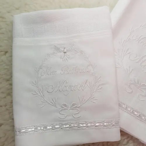 Toalha Batizado Cambraia Linho Vela e Fralda Bordado Branco