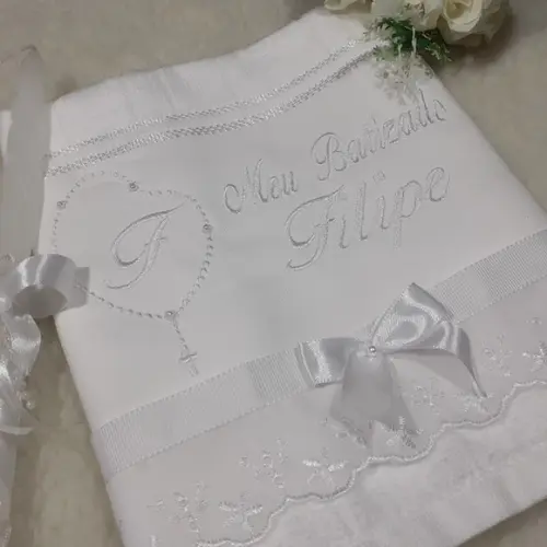 Toalha Batizado com Nome Terço Branco e Vela Decorada
