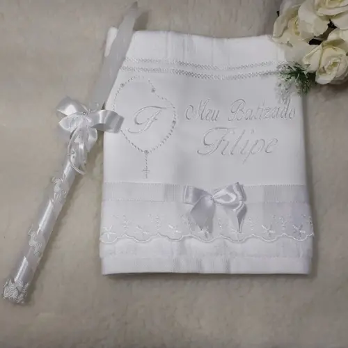 Toalha Batizado com Nome Terço Branco e Vela Decorada