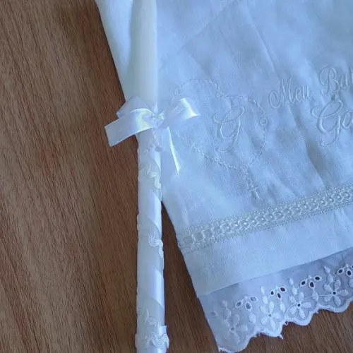 Toalha Batizado de Linho Branca Personalizada Vela Decorada