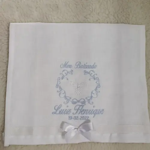 Toalha Batizado Linho Bordada Nome e Vela Decorada