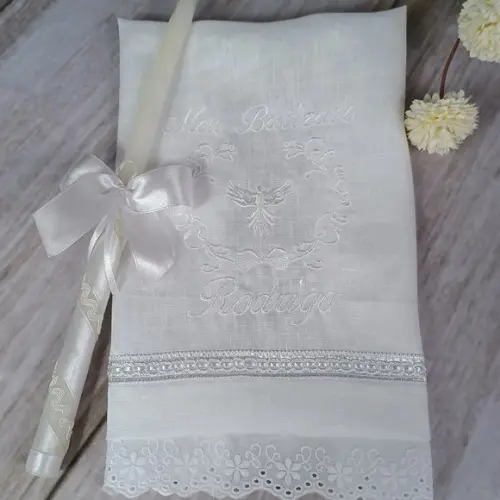 Toalha Batizado Linho Bordado Branco Personalizada e Vela