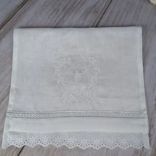 Toalha Batizado Linho Bordado Branco Personalizada e Vela
