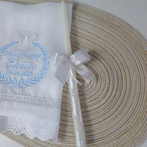 Toalha de Batismo de Linho Personalizada Bordado Azul e Vela