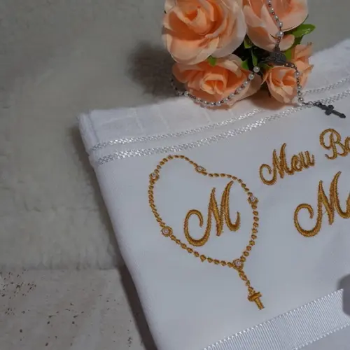 Toalha de Batismo Personalizada Bordada Terço Dourado