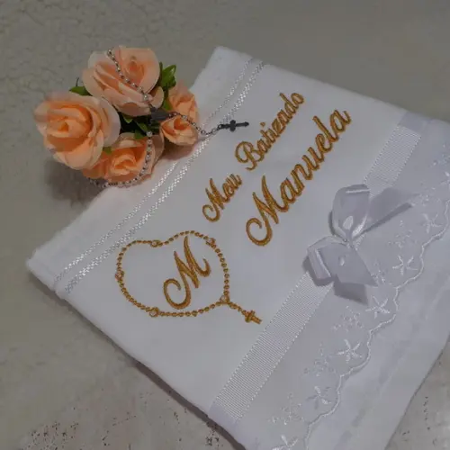 Toalha de Batismo Personalizada Bordada Terço Dourado