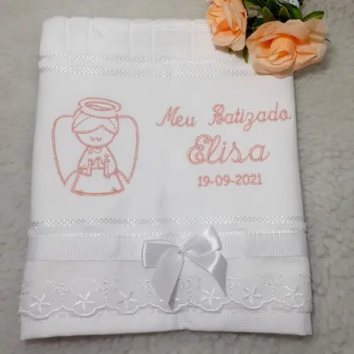 Toalha de Batizado Bordada Anjinho Menina e Vela