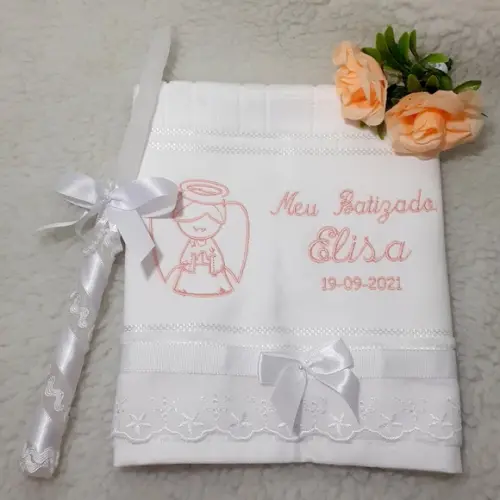 Toalha de Batizado Bordada Anjinho Menina e Vela