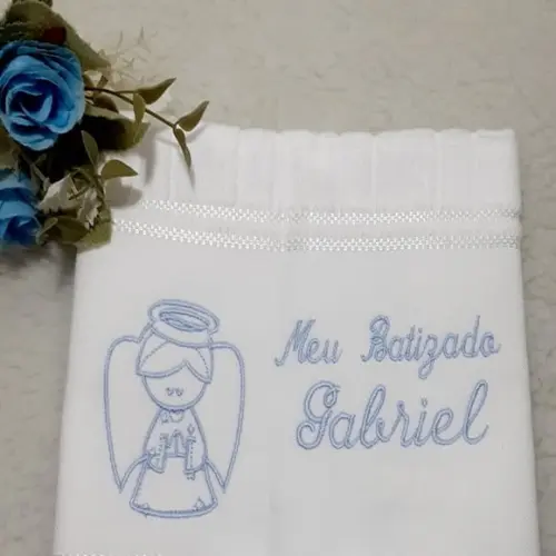 Toalha de Batizado Bordada Anjinho Menino Azul