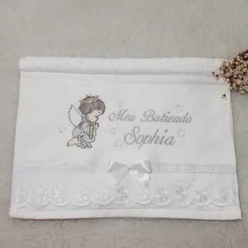 Toalha de Batizado Bordada Menina Anjinho Personalizada