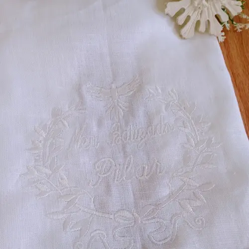 Toalha de Batizado em Cambraia de Linho Bordado Branco
