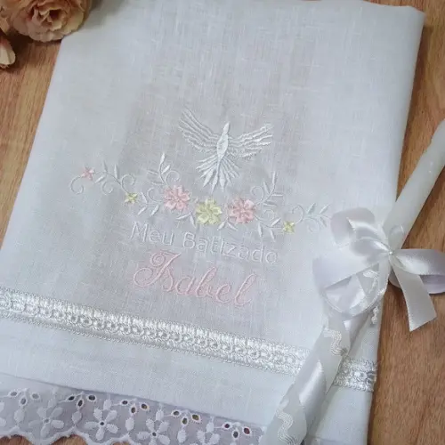 Toalha de Batizado em Cambraia de Linho e Vela Decorada
