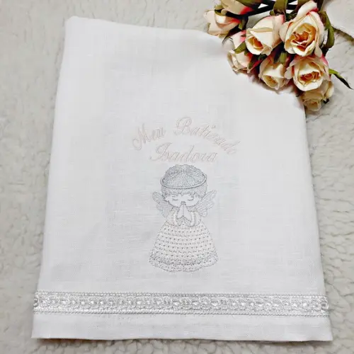 Toalha de Batizado em Linho Personalizada Bordado Anjinho