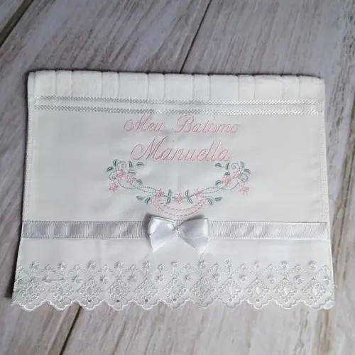 Toalha de Batizado Personalizada Bordada Flores Menina